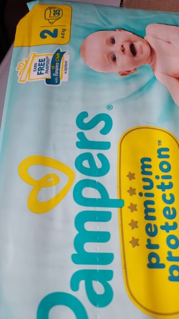 Couches pampers taille 2