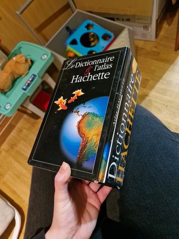 Dictionnaire et atlas hachette