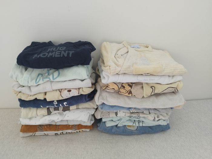 22 pyjamas 1 mois