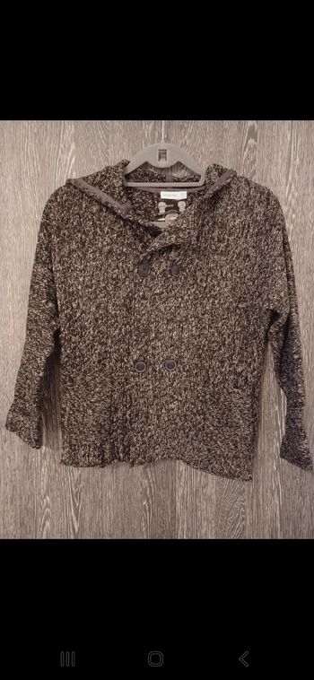 Gilet à capuche en maille avec boutons à enfiler