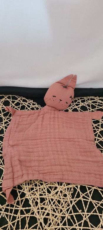 Doudou Plat Carré Lapin Cerise Fabelab® Mousseline Coton Bio GOTS - Doudou Bio Scandinave