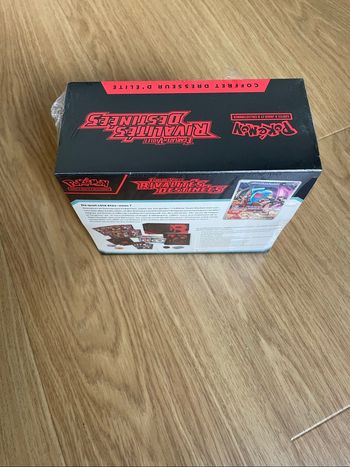 Etb coffret dresseur d'élite ev10 rivalités destinées