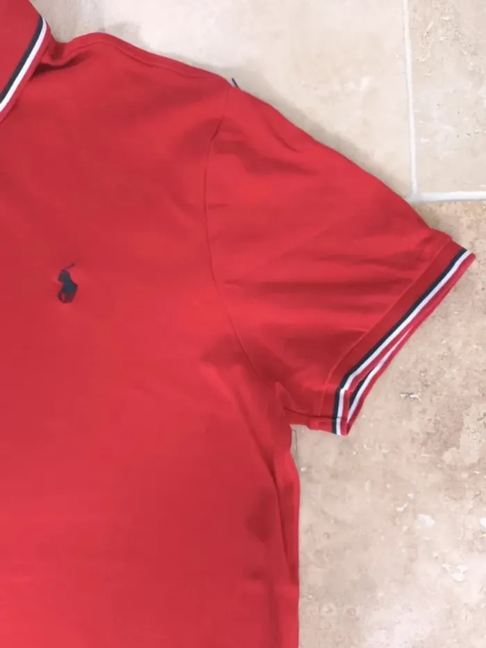 Polo Ralph Lauren homme taille L slim rouge logo marine - tâche devant trou derrière - photo numéro 2