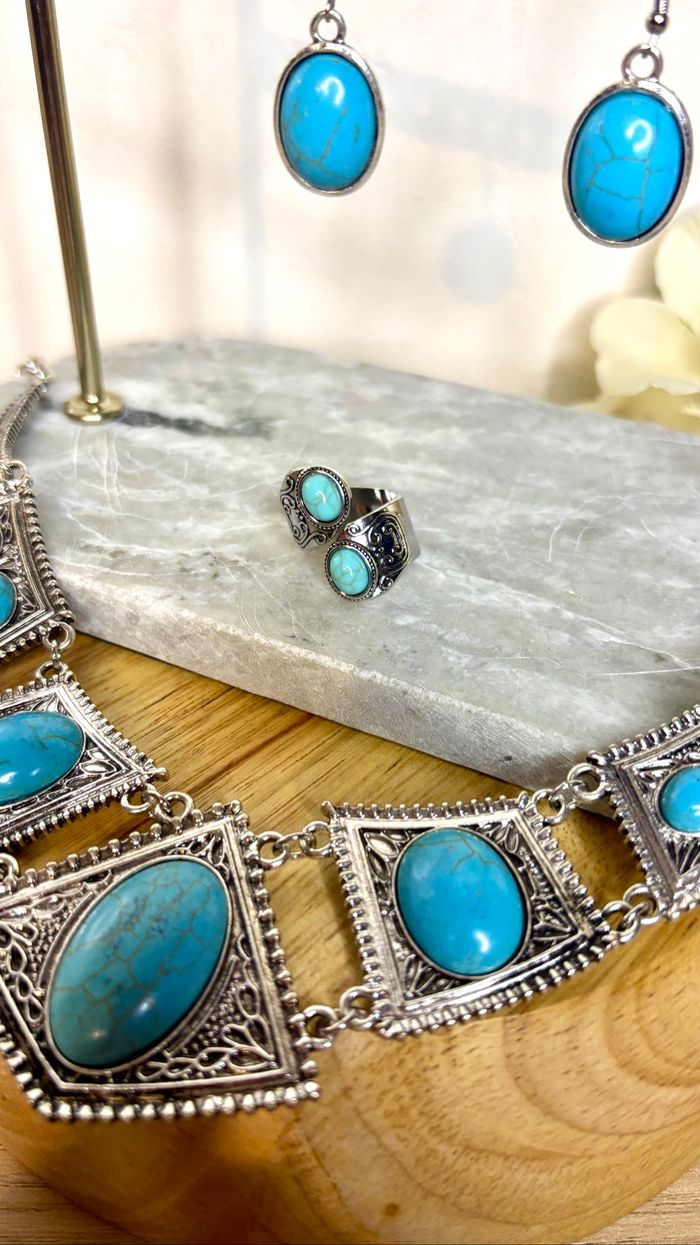 Parure bijoux turquoise argentée neuve – collier plastron, bague et boucles d’oreilles style western amérindien - photo numéro 4