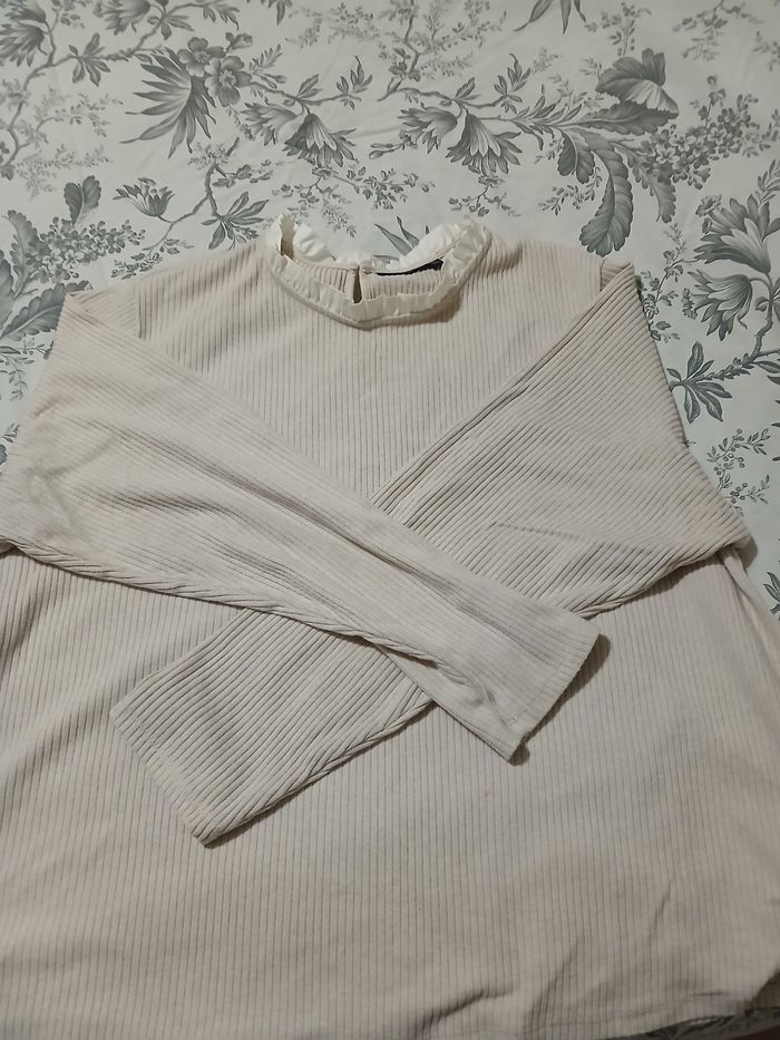 Pull beige avec colerette