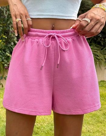 Short rose , tendance , taille M , neuf , idée cadeau