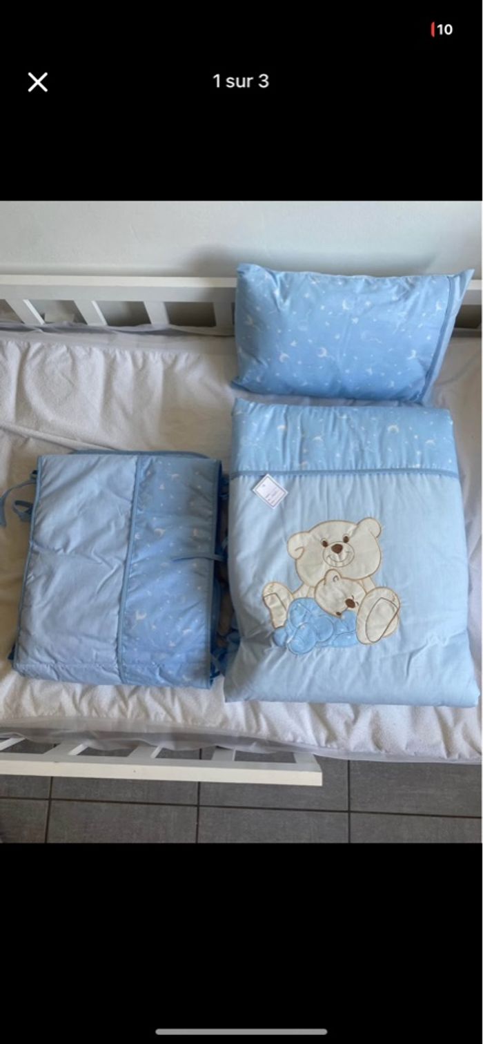 Ensemble couette oreiller et tour de lit