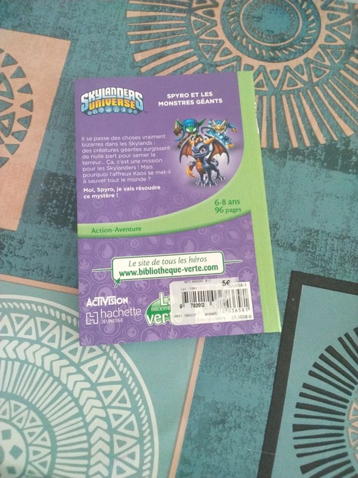 Livre Skylanders universe Spyro et les monstres géants - photo numéro 2