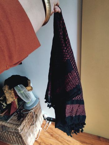 Chèche noir et bordeau