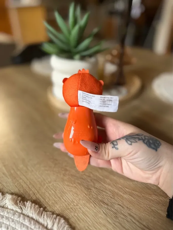 Petit hochet loutre orange – Marque Fisher-Price – Très bon état - photo numéro 2