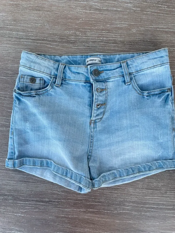 Short fille