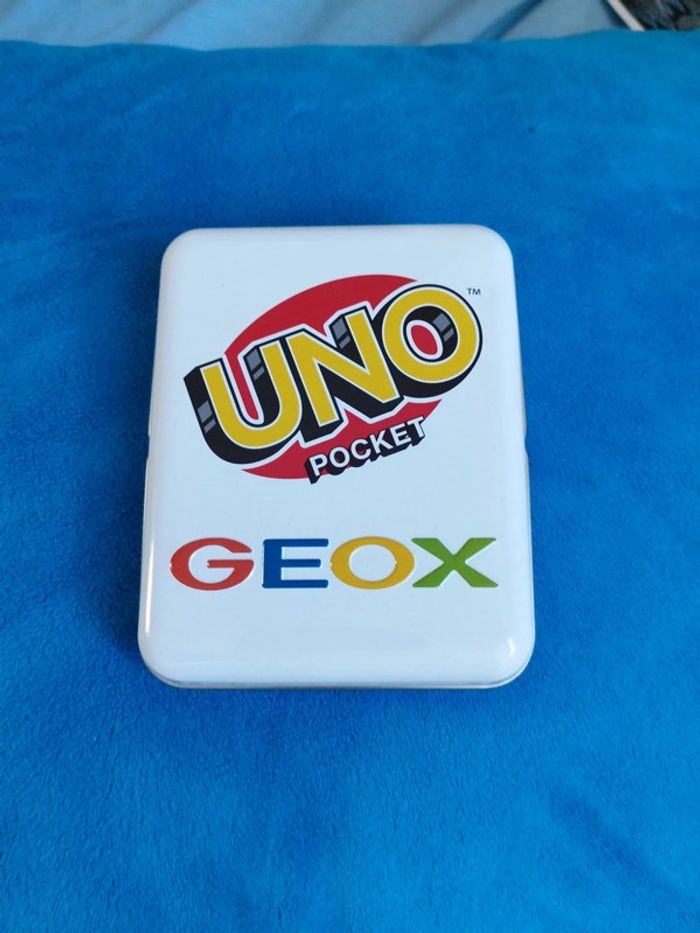 Uno Geox je de société boîte en métal - photo numéro 2