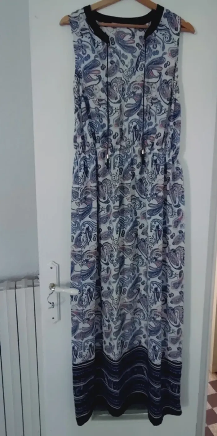 Robe longue sans manches - photo numéro 2