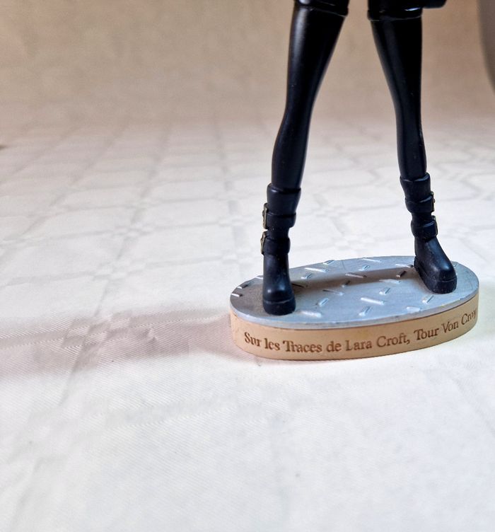 figurine de collection Atlas  , Tomb raider  , Lara Croft -    Sur les traces de Lara Croft ,Tour Von Croy - photo numéro 2