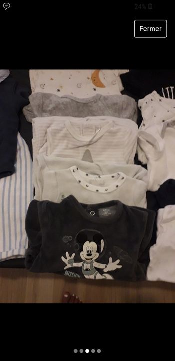 Vend vêtements de bébé