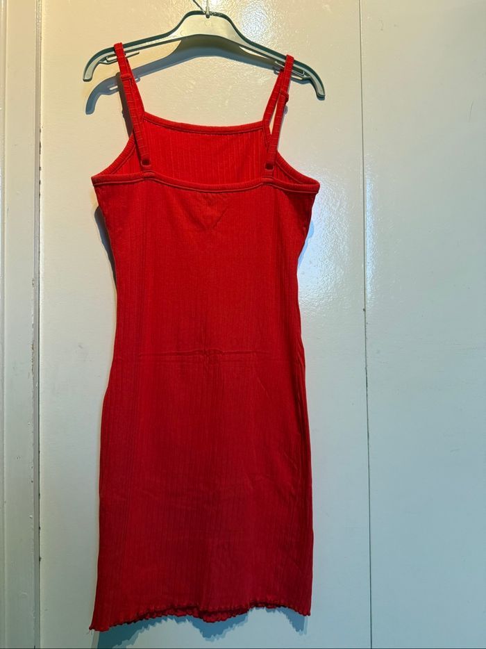 Robe rouge moulante - photo numéro 3