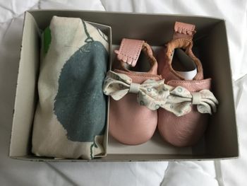 Chaussons cuir rose bebe