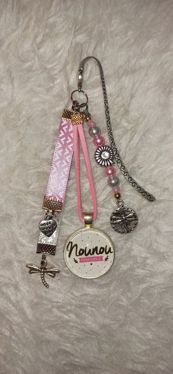 Marque page ou bijoux de sac " Nounou formidable "