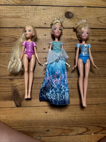 Lot de 3 barbies Disney