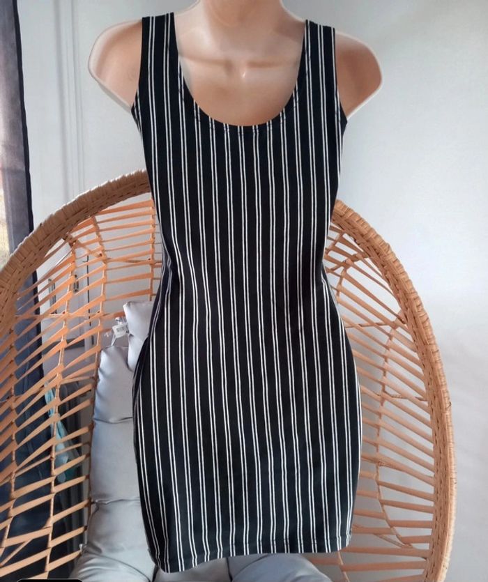 Robe à rayure taille 36 - photo numéro 2