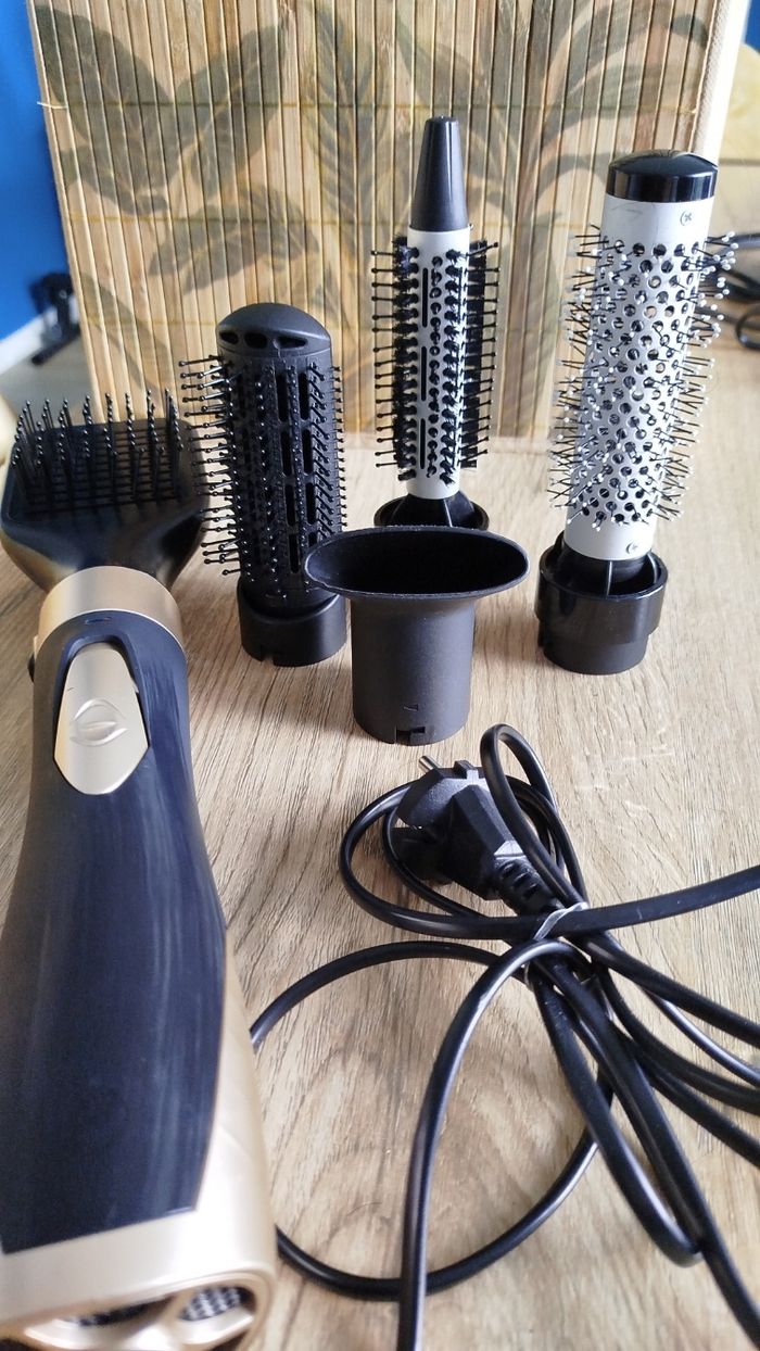 Brosse soufflante et séchante pour brushing