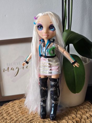 Poupée Rainbow high 