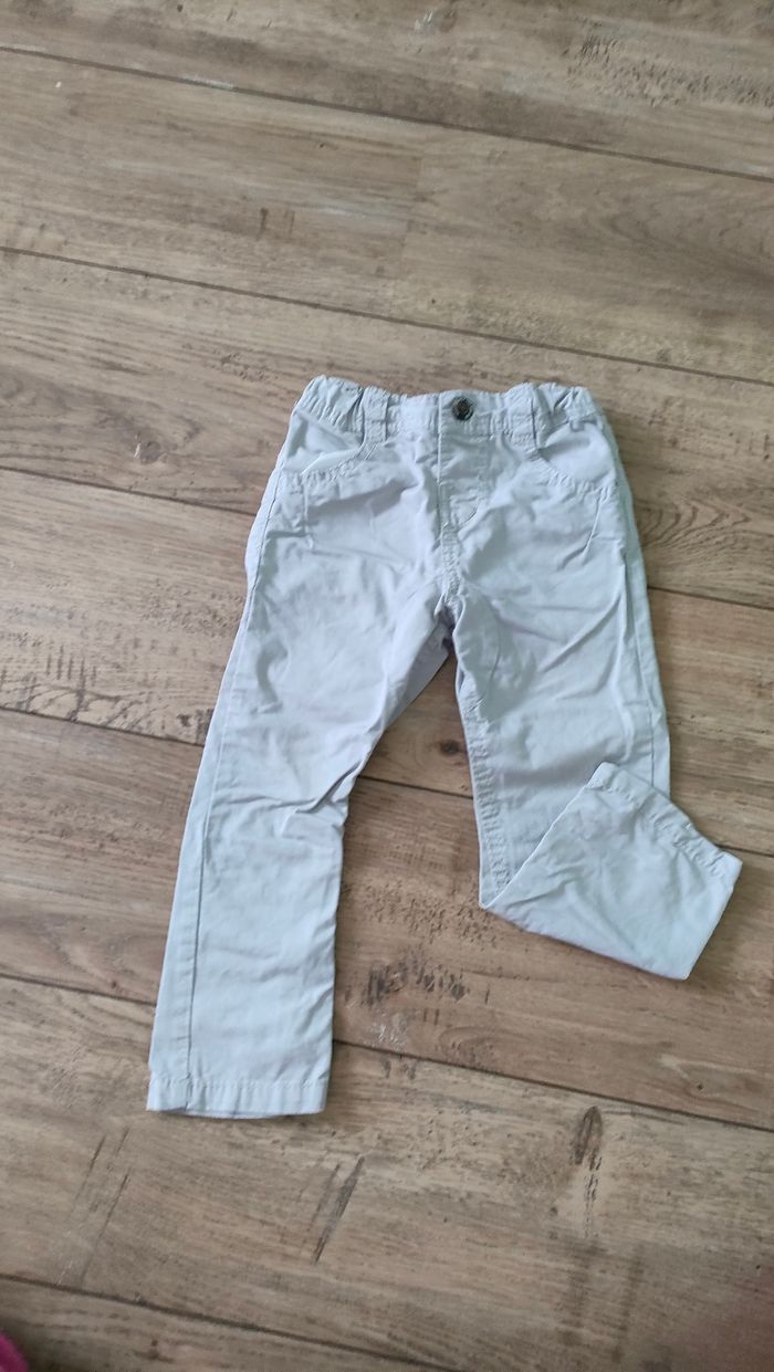 Jean taille élastique taille 23 mois.