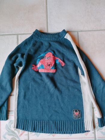 Pull Spiderman taille 8 ans