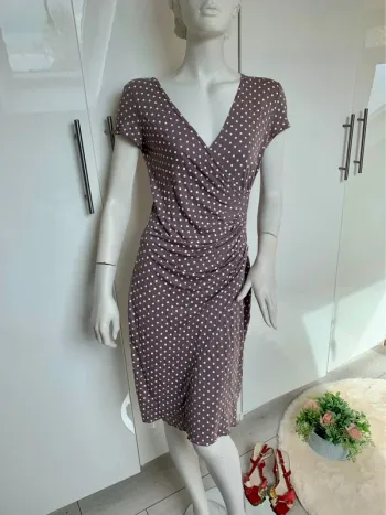 Jolie robe à pois drapée vintage
