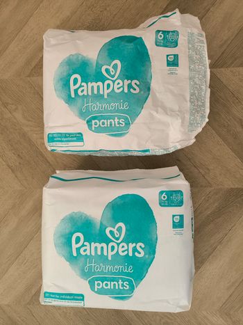 Lot de 55 pants Pampers harmonie taille 6