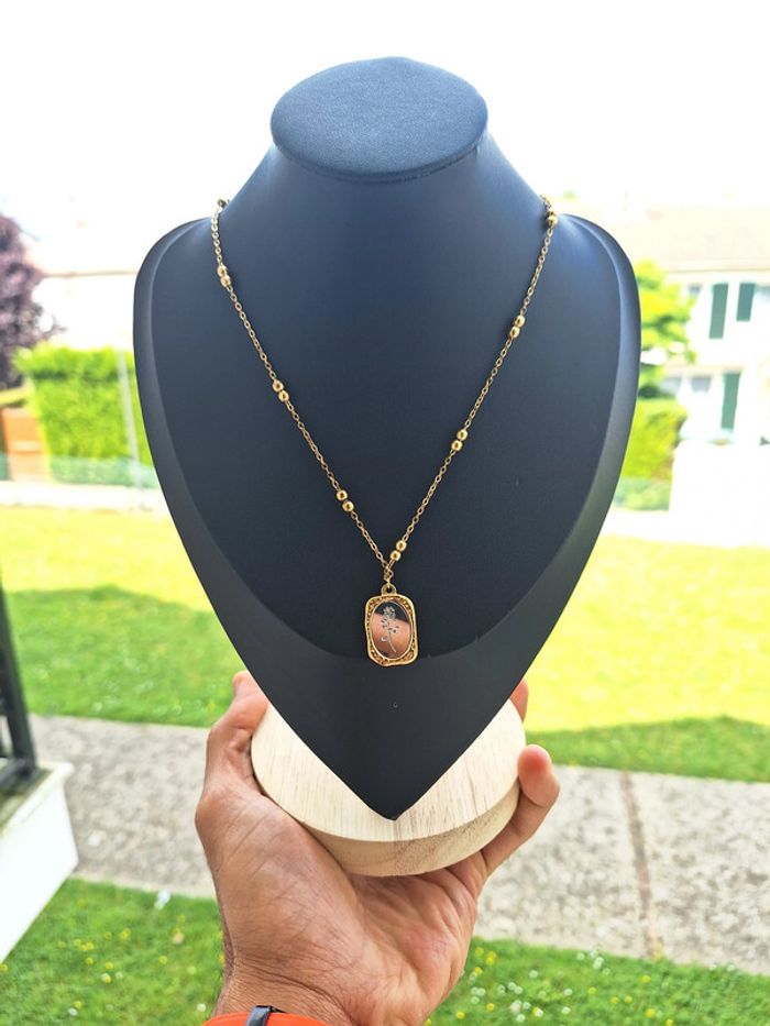 Collier Dorée en acier inoxydable pendentif Dorée et argenté avec fleur Gravé minimaliste - photo numéro 4