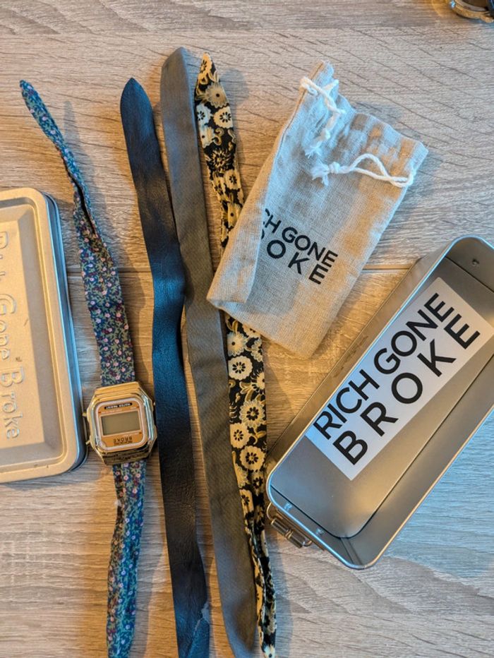 Montre digitale avec bracelets interchangeables