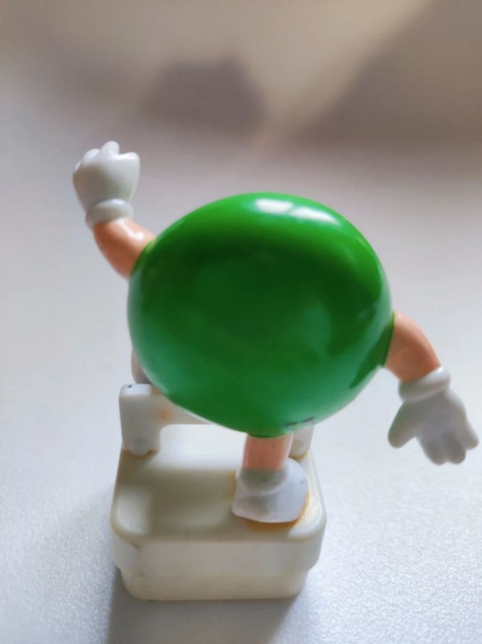 Figurine m&m's personnage vert sportif 1992 - photo numéro 2
