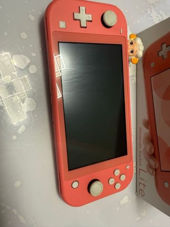 Nintendo Switch lite - photo numéro 2