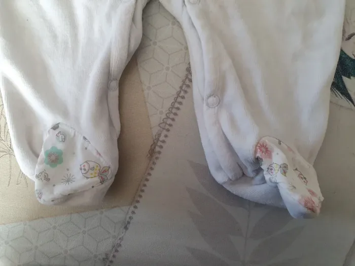 Pyjama ou ensemble de sortie 9 mois - photo numéro 3