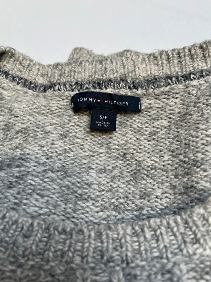 Pull Tommy Hilfiger S  Gris Logo sur la manche - photo numéro 3
