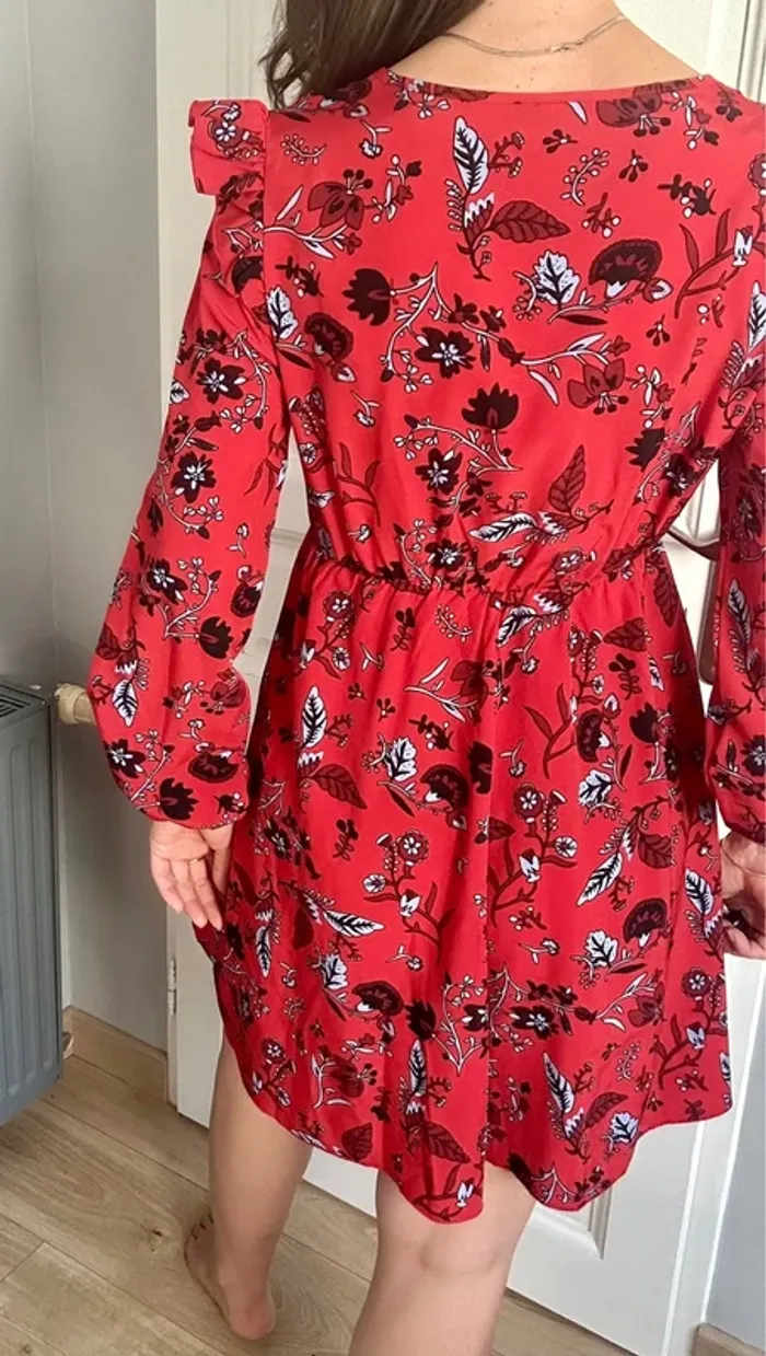 Magnifique robe rouge à fleurs fluide & cintrée - photo numéro 3