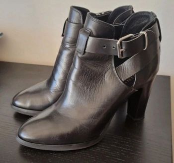 Bottines noir à talons en cuir