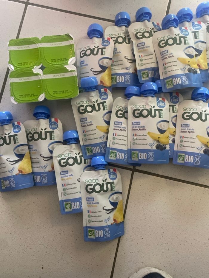 Lot de 20 compotes bio et 4 pots