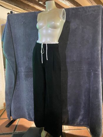 Pantalon noir décontractée large ceinture satinée blanche taille Xs