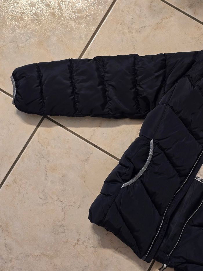 NEUVE (non portée) 🏷😍🥰🩷sublime  DOUDOUNE CHAUDE  (automne/hiver)  8 ANS fille 🩷🩷😍👌👌 - photo numéro 3