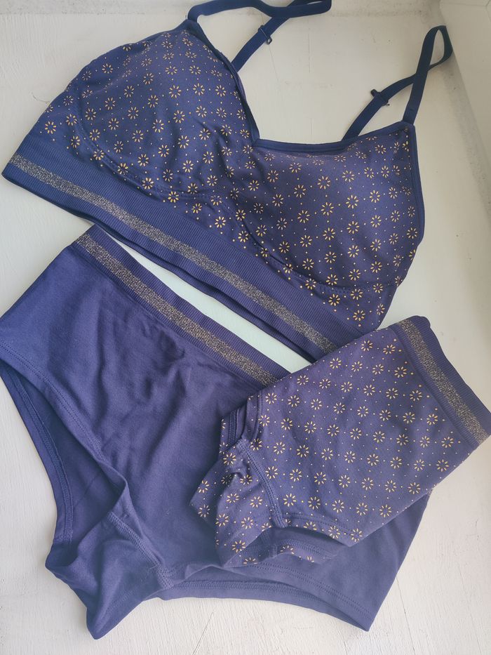 Brassière bretelles ajustables marine et doré U essentiel Taille 38-40