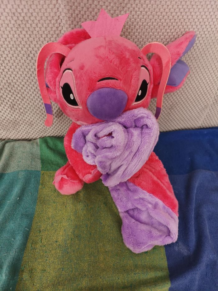Peluche Stitch avec doudou