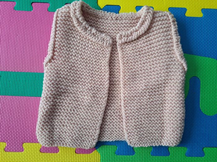 Lot 2 pulls + 1 gilet sans manches 18m - photo numéro 6