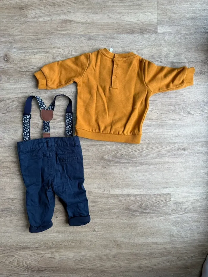 Pantalon Orchestra 3 mois avec bretelles et pull moutarde bleu marine bébé garçon très bon état - photo numéro 3