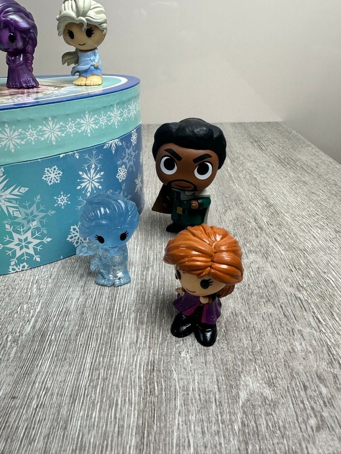 Lot Ooshies Frozen II et boîte de rangement reine des neiges - photo numéro 4