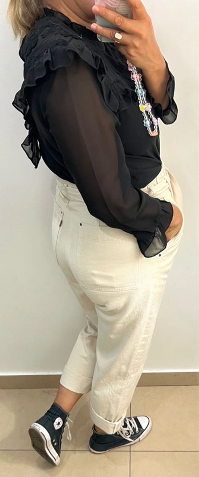 Jolie Blouse Noire Brodée Avec Volant Reserved Taille M - photo numéro 5