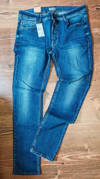 Jeans neuf kiabi taille 46 slim