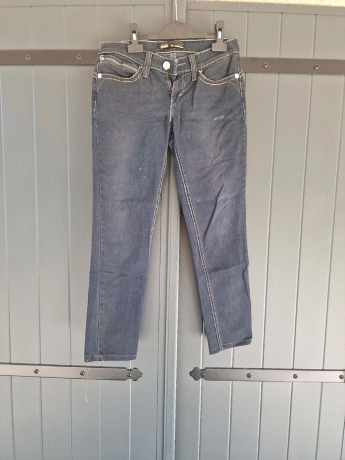 Jeans levis skinny foncé taille 27