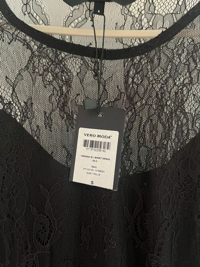 Robe noire dentelle Vero Moda neuve avec étiquette - photo numéro 2